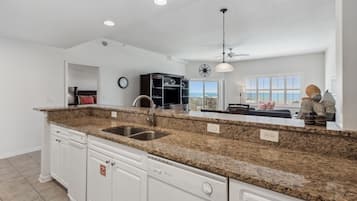 Condo, 2 Bedrooms | Interior
