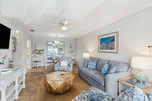 Condo, 2 phòng ngủ | Khu phòng khách