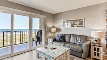 Condo, 2 quartos | Área de estar | Smart TV