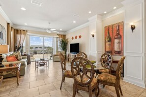 Casa adosada, 3 habitaciones | Zona de estar | Una Smart TV