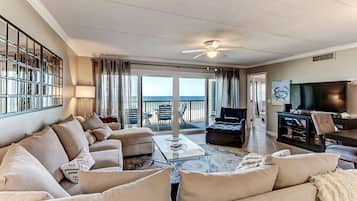 Condo, 3 Bedrooms | Living area