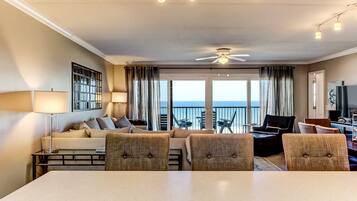 Condo, 3 Bedrooms | Living area