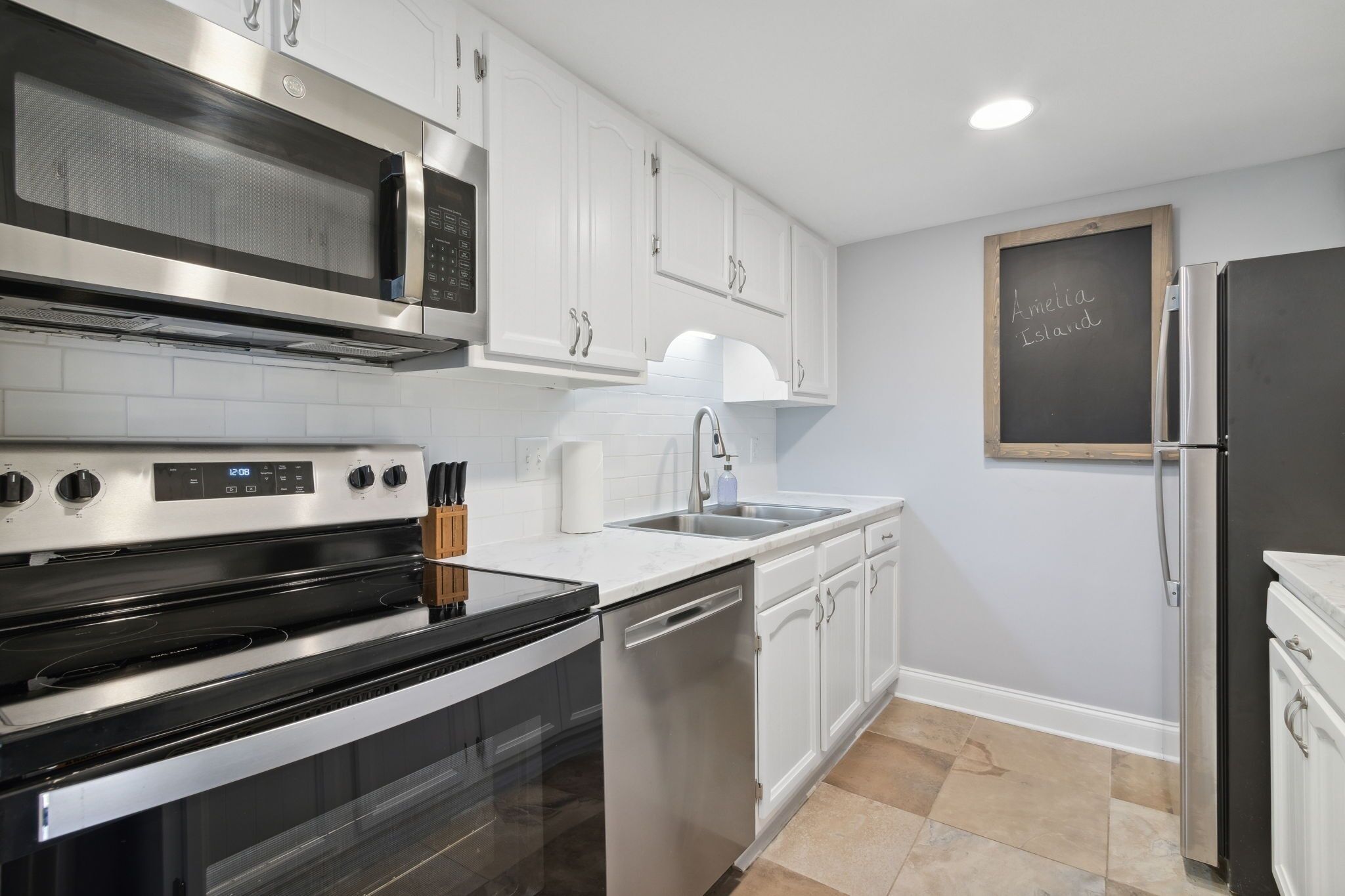 Condo, 2 Bedrooms | Private kitchen | Fridge, oven, coffee/tea maker, toaster