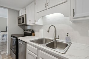 Bloc d'apartaments, 2 dormitoris | Cuina privada | Frigorífic, forn, cafetera i tetera i torradora 