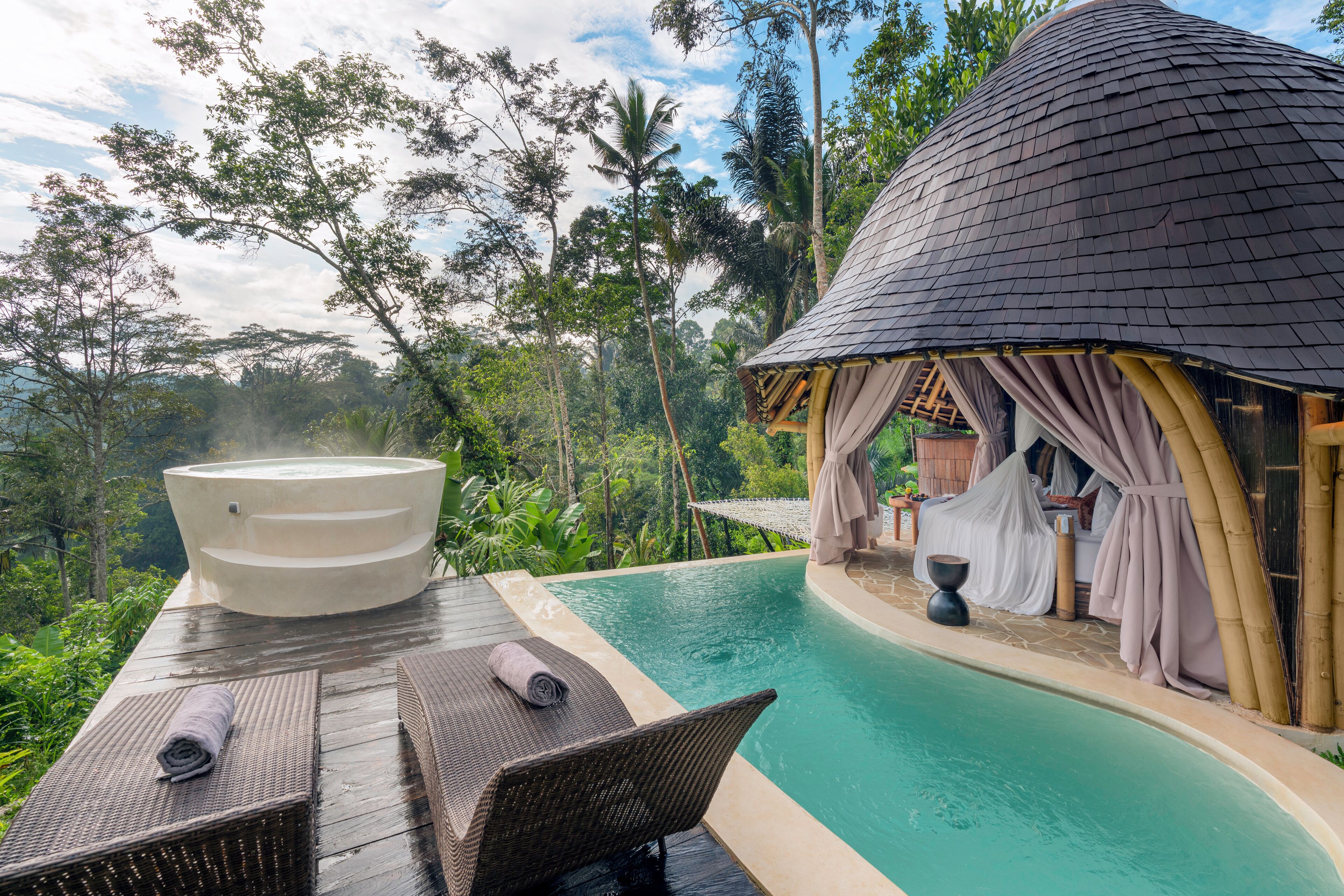 Villa de luna de miel, vistas a la piscina | Ropa de cama de alta calidad, minibar, caja fuerte y escritorio