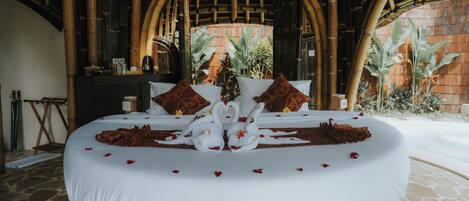 Honeymoon Villa, Park View | In-room safe, blackout drapes, iron/ironing board, free WiFi