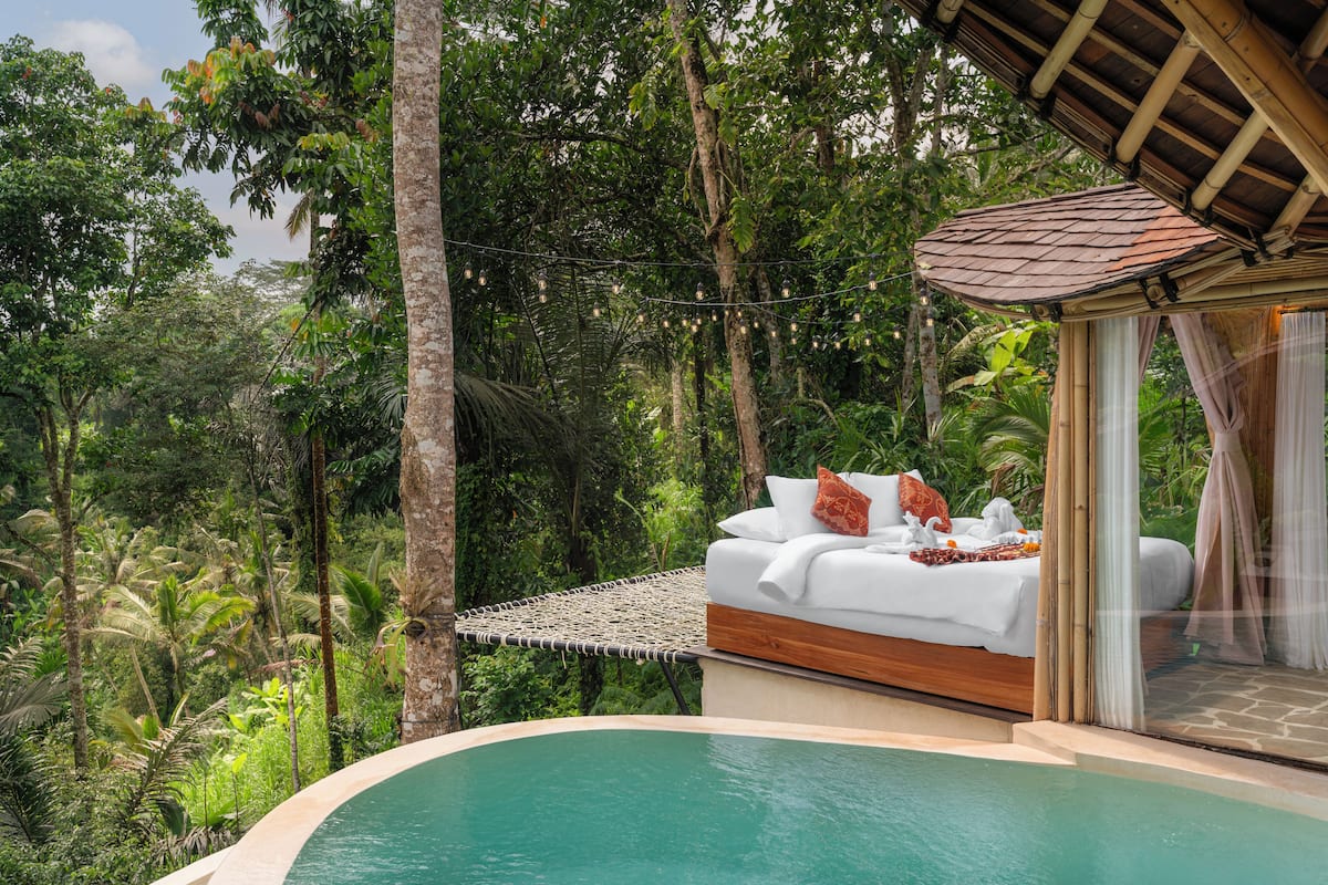 Villa familiale, vue sur la piscine | Literie de qualité, minibar, coffre-fort, bureau