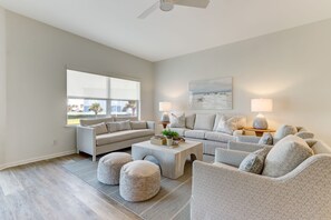 Condo, 3 Bedrooms | Living area | Smart TV