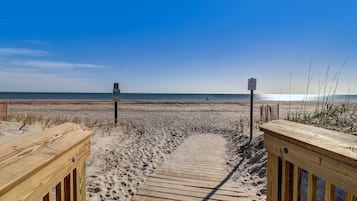 House, 3 Bedrooms | Beach