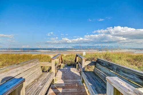 Charming Family Retreat w/ Ocean View Sandpiper Loop - 95076