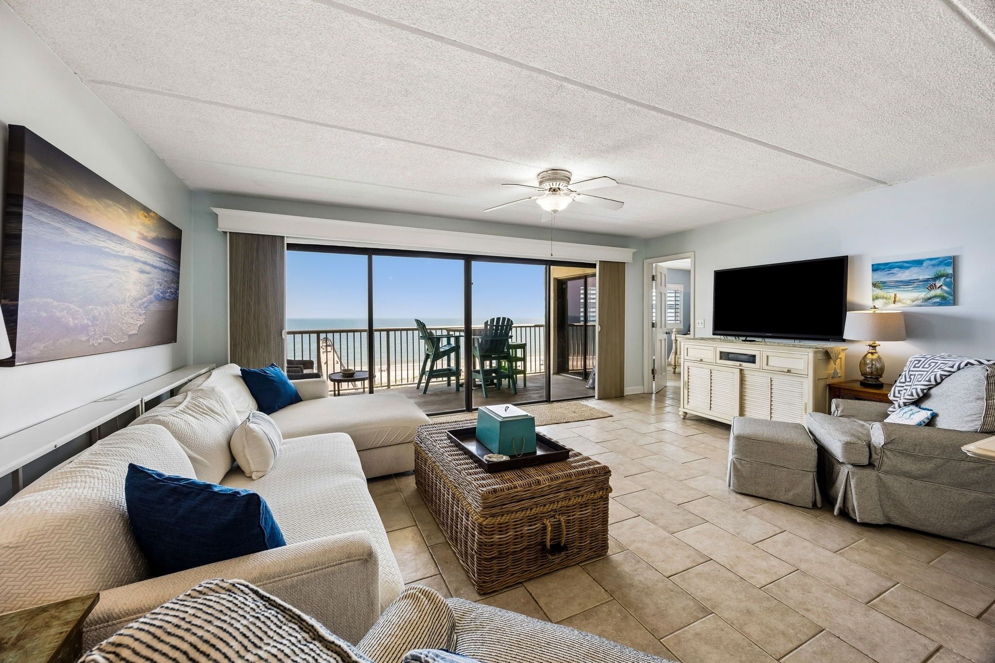 Condo, 3 Bedrooms | Living area