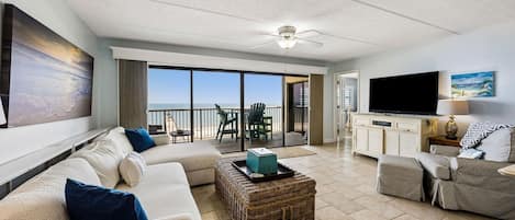 Condo, 3 Bedrooms | Living area