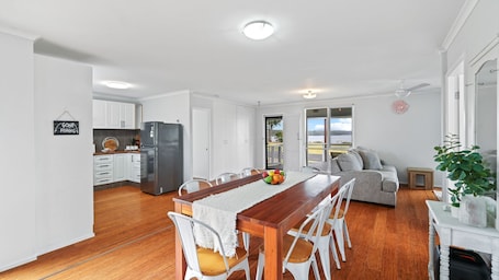Dining. Riverside Retreat – soak up the riverside vibe on Crookhaven River