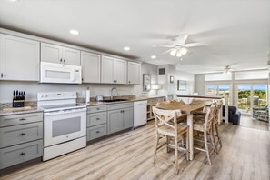 Townhome, 3 Bedrooms | Private kitchen | Fridge, oven, coffee/tea maker, toaster - Sunlit Paradise in Amelia Island 3BR Beachfront Home (Fernandina Beach)
