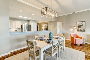 Condo, 2 Bedrooms | Dining - Sunrise View at Ocean Park - Pool, Hot Tub, Walk to Fernandina Beach (Fernandina Beach)