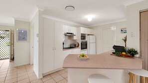 Fridge, microwave, oven, stovetop - The Coastal Corner – paws, play, holiday (Culburra Beach)