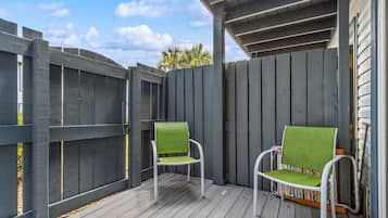 Condo, 2 quartos | Terraço/pátio