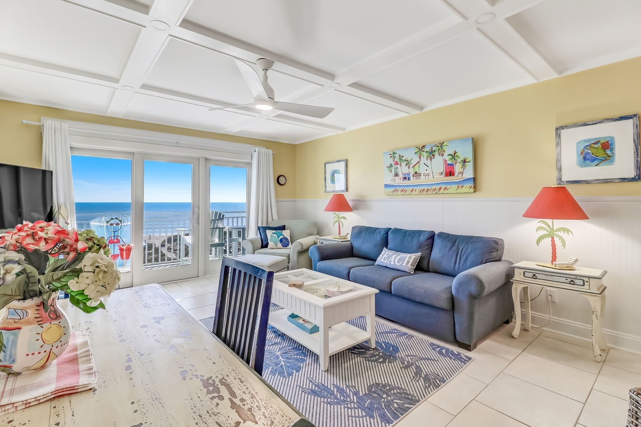 Appart'hôtel, 2 chambres | Coin séjour | TV connectée