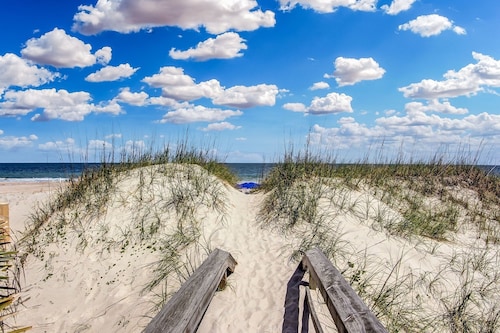 Vintage Ocean View Paradise - 1BR - Beachfront