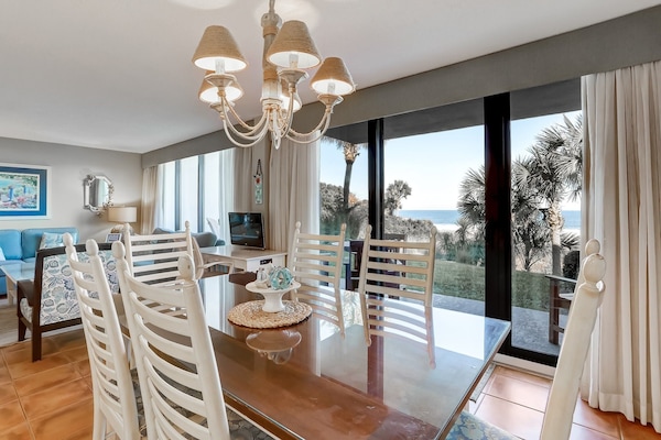 Condo, 2 Bedrooms | Dining