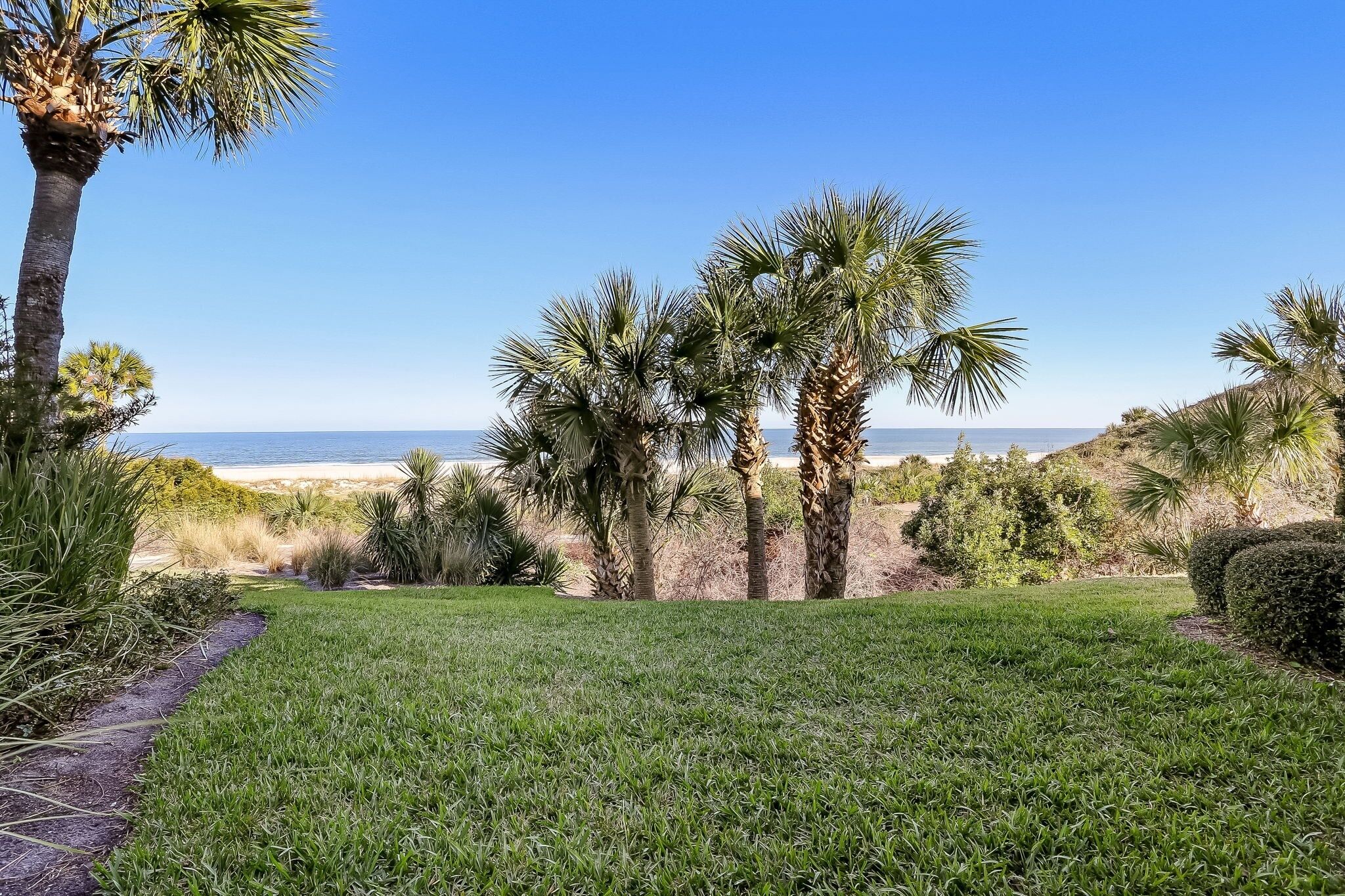 Condo, 2 Bedrooms | Property grounds