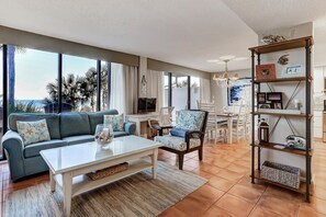 Living area - Omni Captains Court 1029 2 Bedroom Condo (Fernandina Beach)