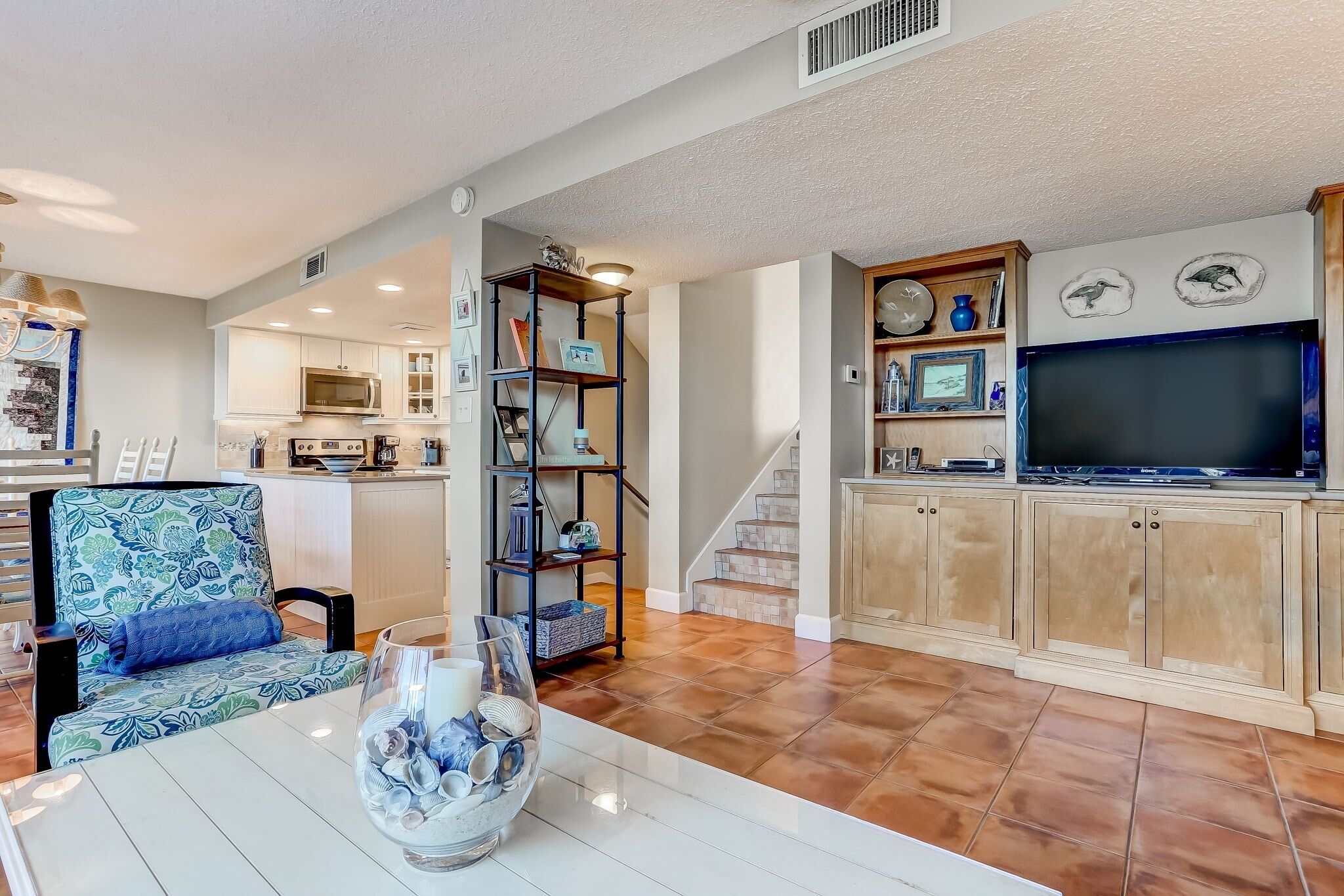 Condo, 2 Bedrooms | Living area