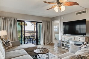 Living area - Ground Floor Beachfront Condo Amelia by the Sea (Fernandina Beach)