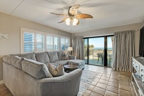 Living area - Ground Floor Beachfront Condo Amelia by the Sea (Fernandina Beach)