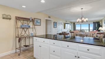 Condo, 2 Bedrooms | Interior