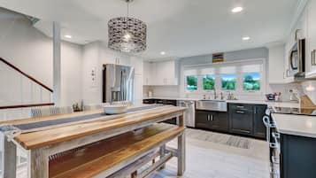 Casa geminada, 3 quartos | Cozinha privada | Geladeira, fogão, cafeteira/chaleira, torradeira