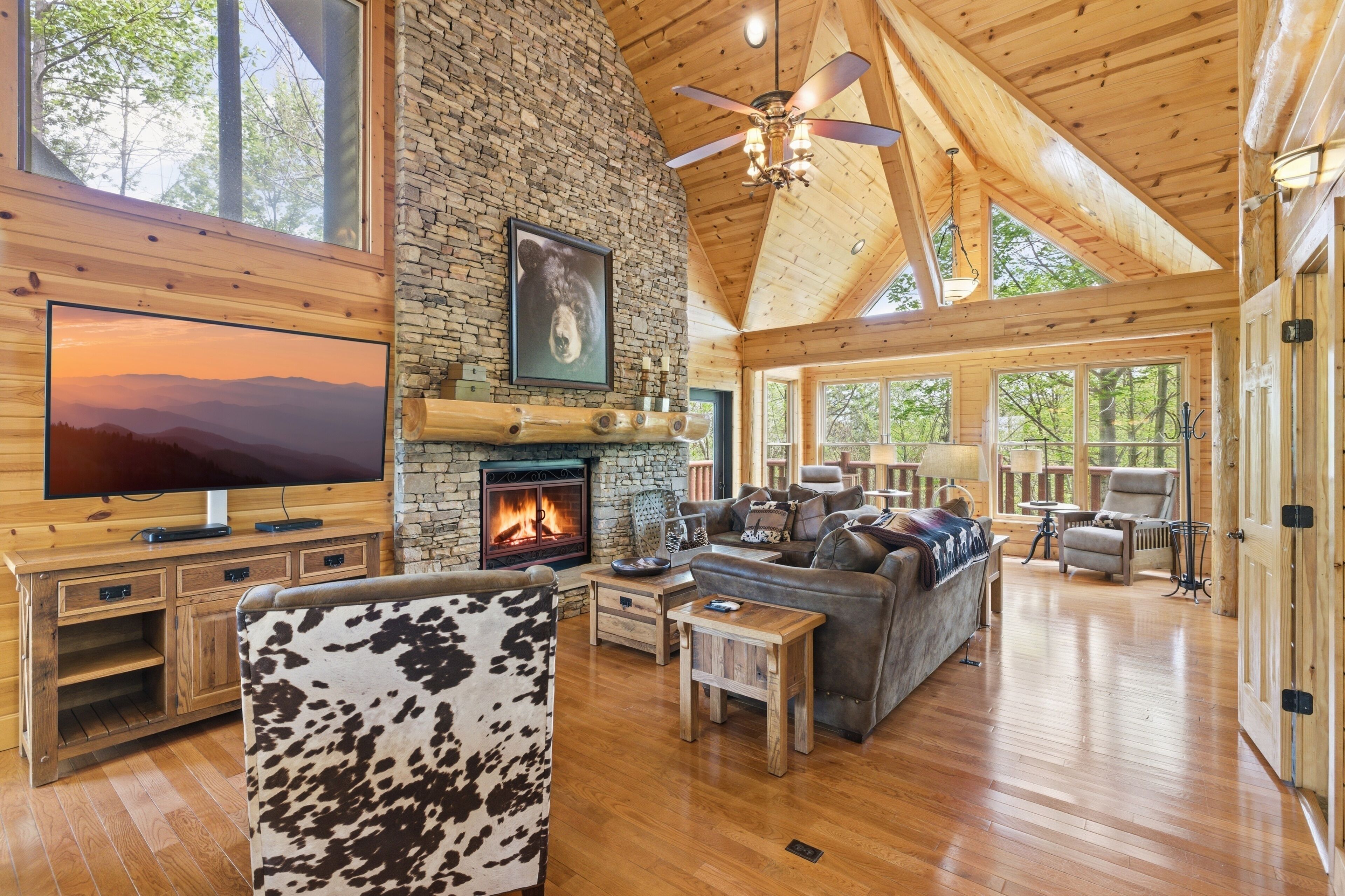 Cabin, 4 Bedrooms | Living area | Smart TV