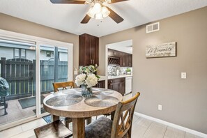 Appartamento, 2 camere da letto | Ristoranti