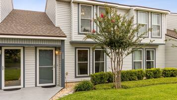 Condo, 2 Bedrooms | Exterior