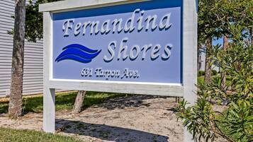 Condo, 2 Bedrooms | Property grounds