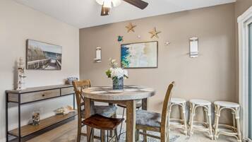 Condo, 2 Bedrooms | Dining