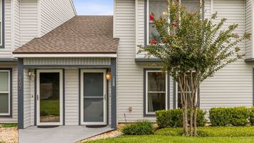 Condo, 2 Bedrooms | Exterior detail