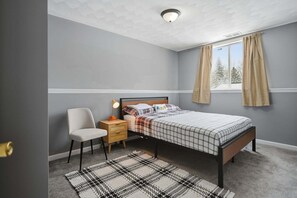 Hus - 4 sovrum | 4 sovrum, arbetsyta för laptop, strykjärn/strykbräda och gratis wi-fi