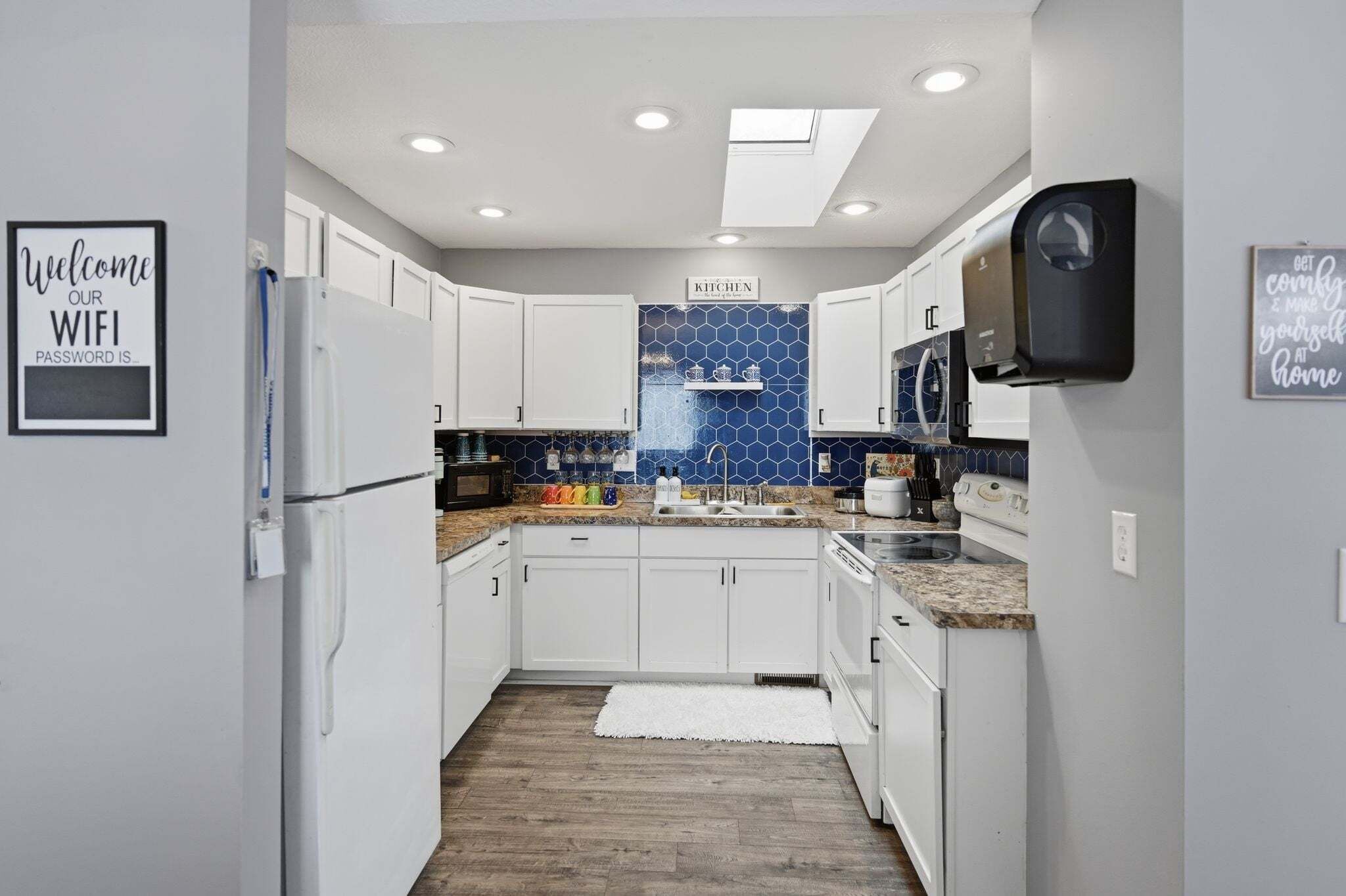 House, 4 Bedrooms | Private kitchen | Oven, coffee/tea maker, toaster