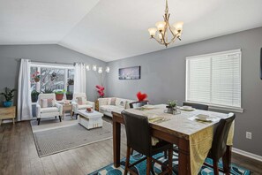 House, 4 Bedrooms | Interior - Bright 4br Near Msu & Downtown 4 Bedroom Home (Lansing)