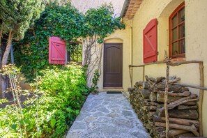 Exterior detail - Studio "Domaine Saint Amour- Océane" with Lake View, Shared Pool and Wi-Fi (Trans-en-Provence)