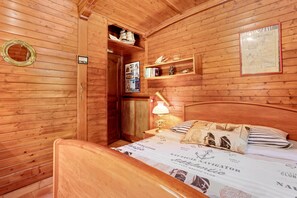 Iron/ironing board, WiFi, bed sheets - Studio "Domaine Saint Amour- Océane" with Lake View, Shared Pool and Wi-Fi (Trans-en-Provence)