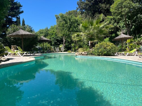 Domaine Saint Amour – La Cascade Cottage, 2 ha Estate with Lake, Waterfall & Pool