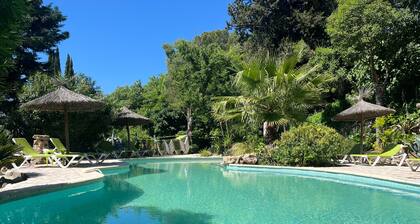 Domaine Saint Amour – La Cascade Cottage, 2 ha Estate with Lake, Waterfall & Pool