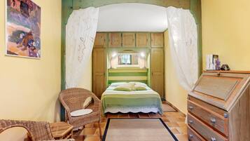Iron/ironing board, WiFi, bed sheets