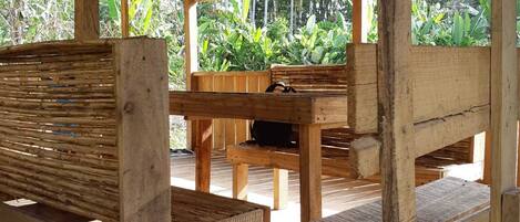 Cabana conforto, vista para a colina | Área de estar