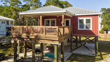 House, 2 Bedrooms | Exterior