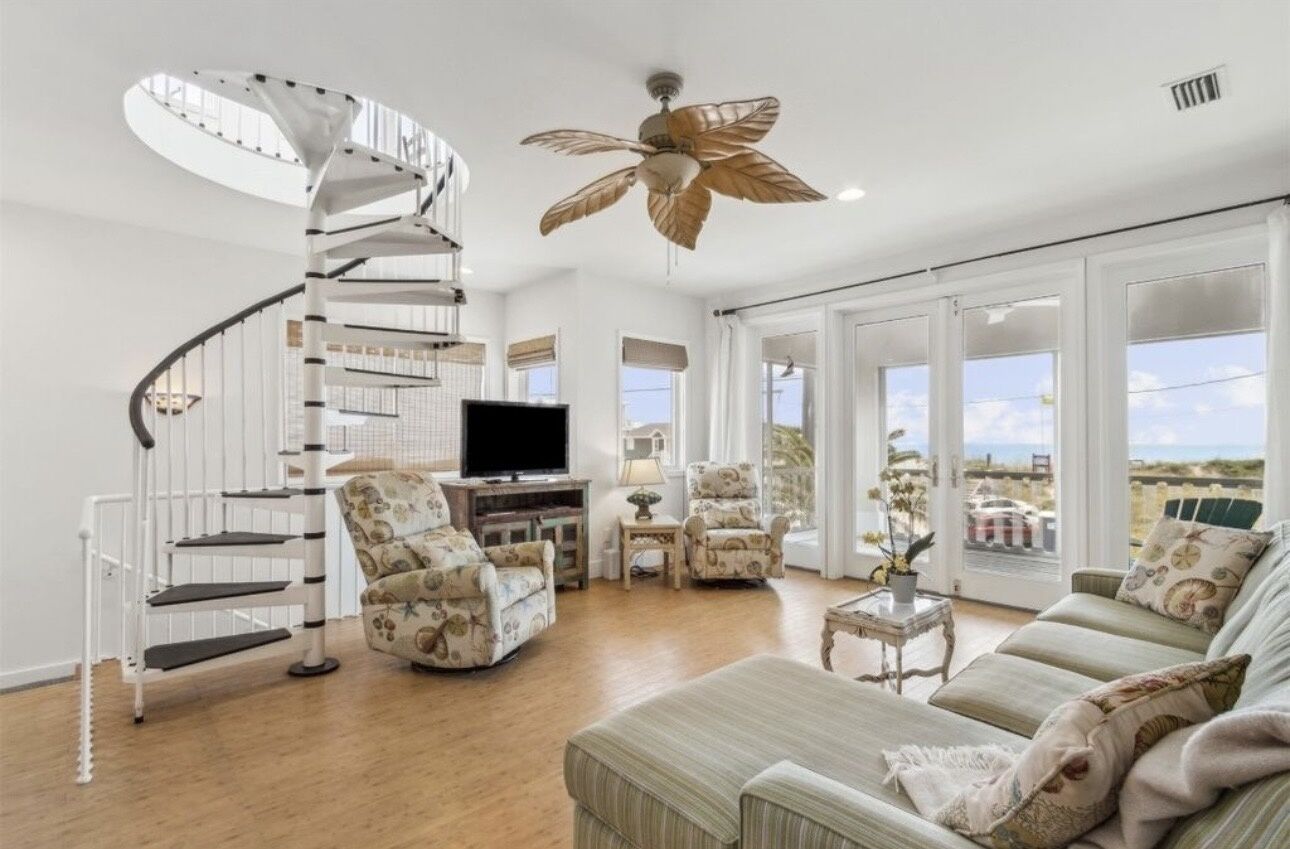 Casa, 3 habitaciones | Zona de estar | Una Smart TV