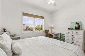 House, 3 Bedrooms | 3 bilik tidur, seterika/papan seterika, Wi-fi percuma 
