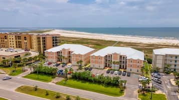 Condo, 2 Bedrooms | Exterior